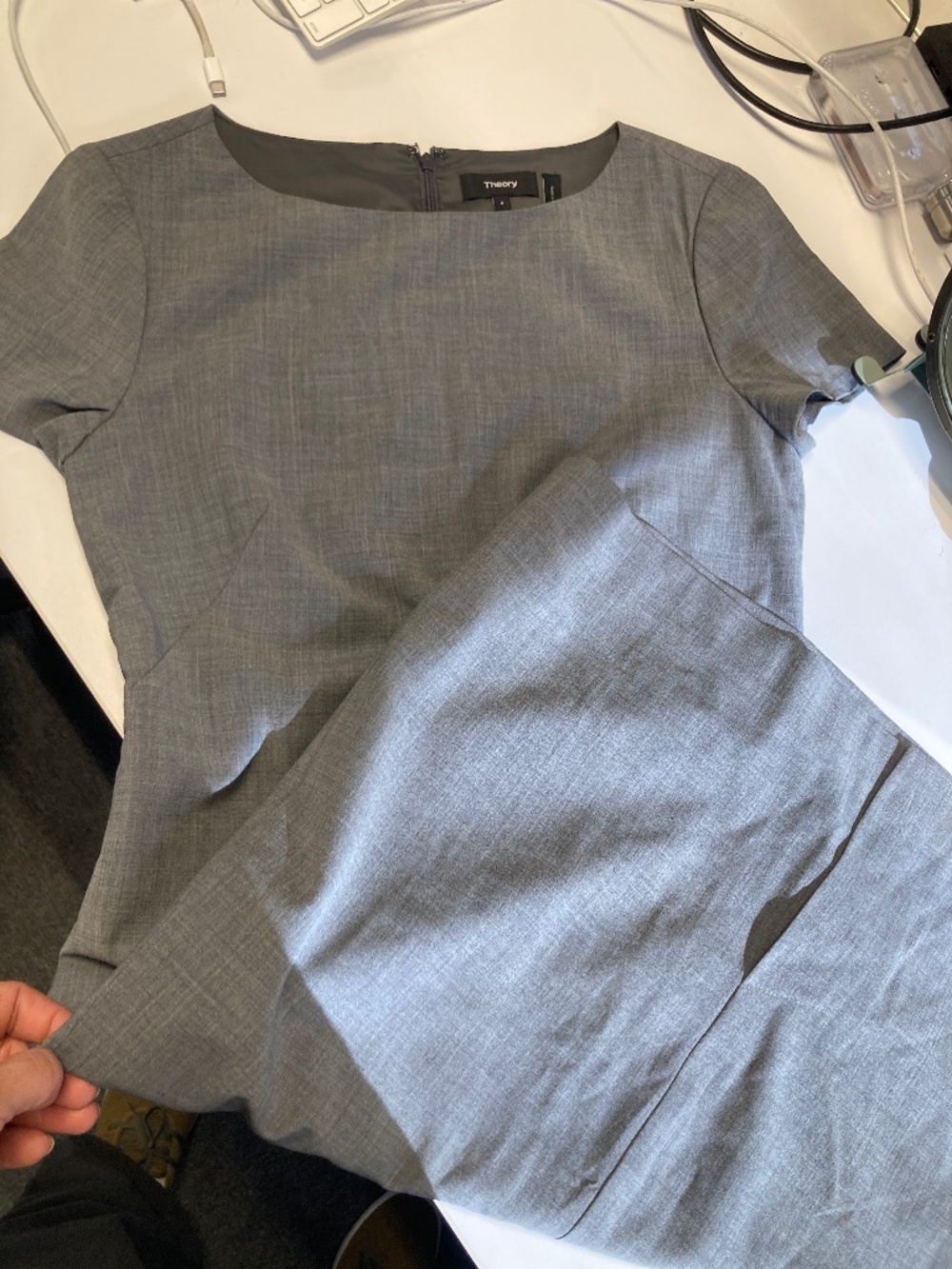 Like new Theory size 4 wool dress cute and high quality